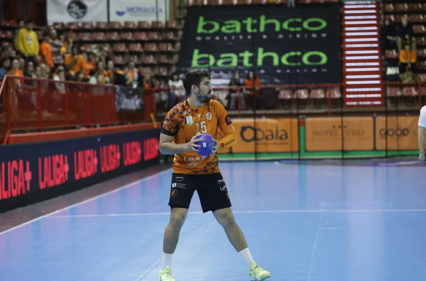 Noticias de Cantabria | El Cántabro | Una espina que sacar y un colista con piel de cordero