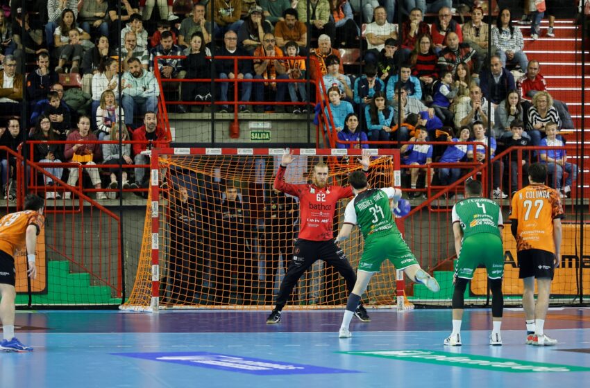 Noticias de Cantabria | El Cántabro | El Bathco BM Torrelavega cierra su portería con la continuidad de Leo Tercariol