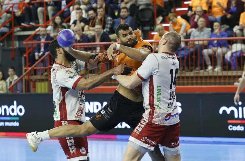 Noticias de Cantabria | El Cántabro | El Bathco BM Torrelavega viaja a Irún con la obligación de levantarse