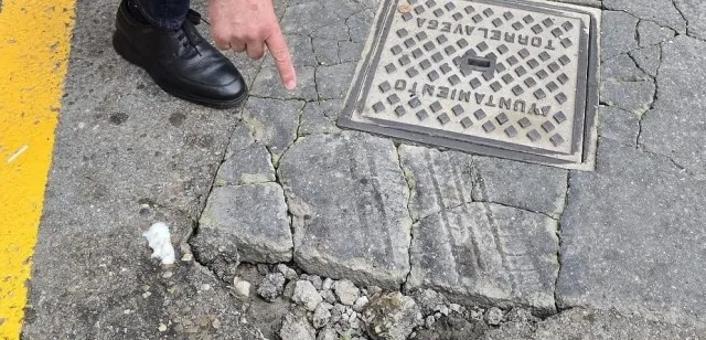 Noticias de Cantabria | El Cántabro | El PP de Torrelavega advierte del peligro que supone para los ciudadanos el “pésimo estado” de algunas tapas de registro de la ciudad