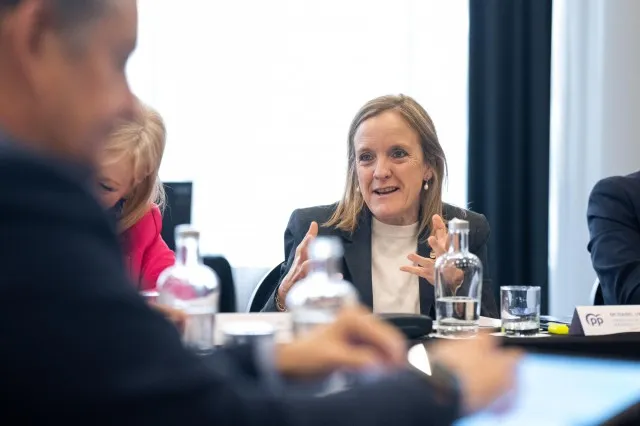 Isabel Urrutia participa en Córdoba en la Comisión del PP para reducir burocracia