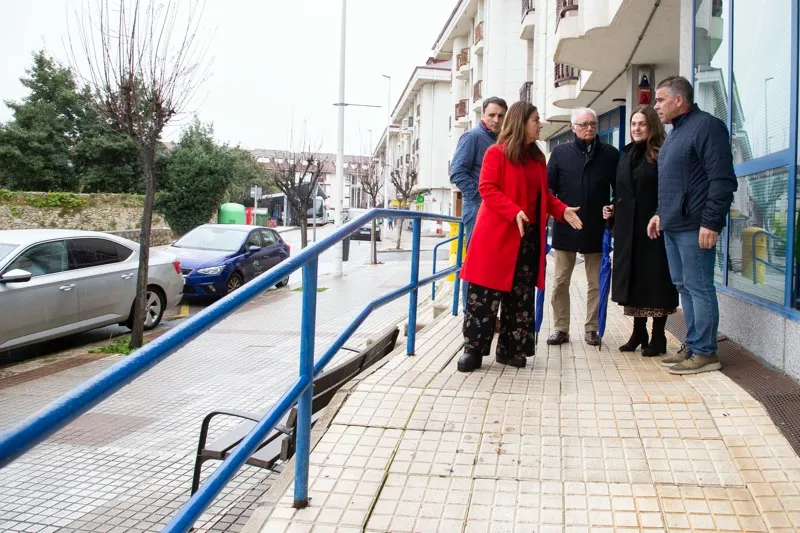 Noticias de Cantabria | El Cántabro | Gómez del Río visita en Noja la sede de la Mancomunidad de Servicios Siete Villas para ofrecer su apoyo en la mejora de los servicios sociales y la accesibilidad
