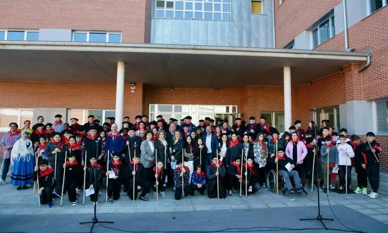 Noticias de Cantabria | El Cántabro | Más de 300 escolares de Torrelavega dan la bienvenida a la primavera entonando Las Marzas