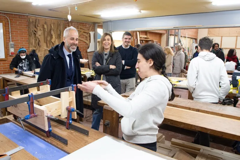 Noticias de Cantabria | El Cántabro | Silva anuncia la reparación de la cubierta de los talleres del Ciclo de Madera del IES Bernardo por importe de 100.000 euros