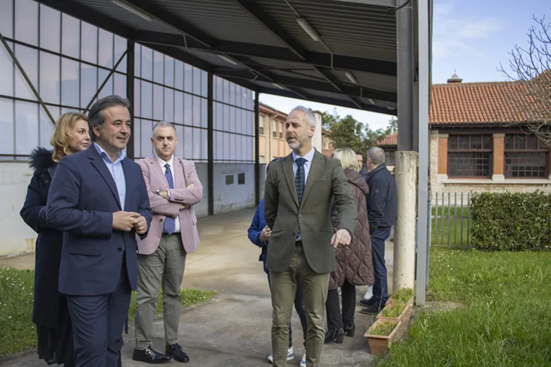  El Ejecutivo regional ejecuta varias obras de reforma y mejora de la seguridad en el CEIP Agapito Cagiga de Camargo