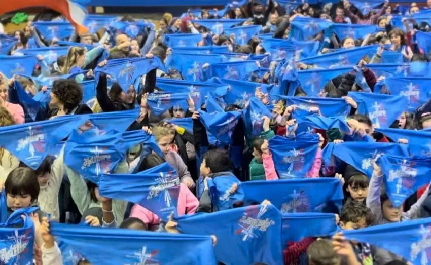  CIENTOS DE ALUMNOS LLENAN EL PABELLÓN DE LA CANTÁBRICA EN EL PREGÓN INFANTIL DE LAS FIESTAS DE SAN JOSÉ 2025