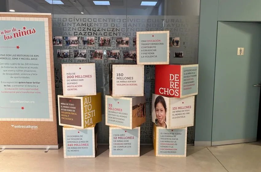 Noticias de Cantabria | El Cántabro | Echevarría visita la exposición ‘La luz de las niñas’ en el centro cívico de Cazoña