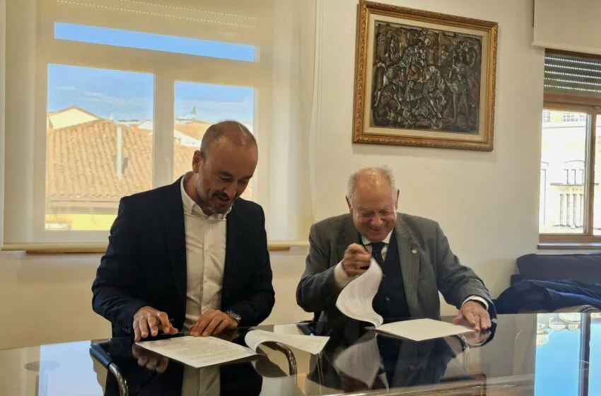 Noticias de Cantabria | El Cántabro | El Ayuntamiento y la Fundación Caja Cantabria formalizan el uso continuado del local de Plaza Mayor para servicios municipales 