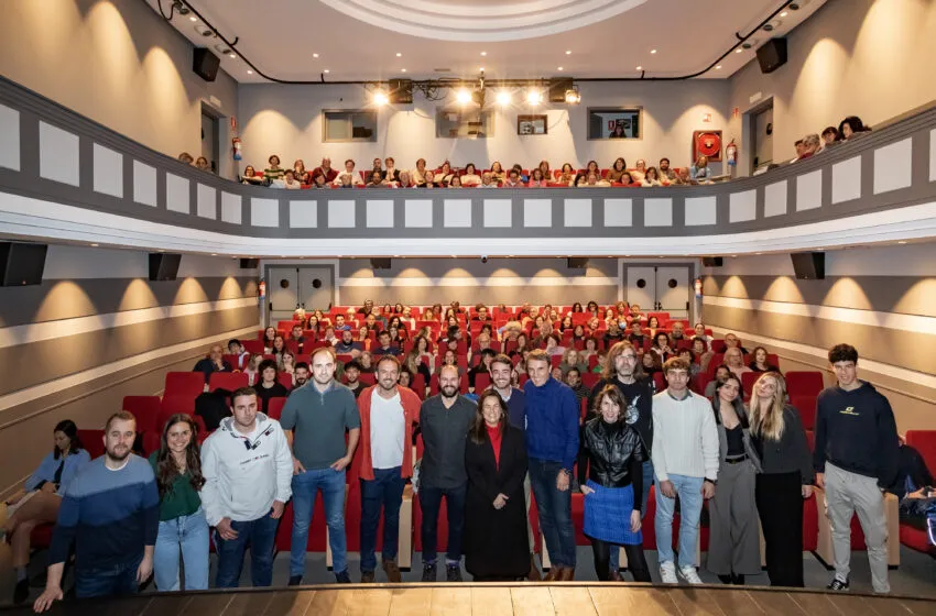 Noticias de Cantabria | El Cántabro | Begoña Gómez del Río asiste en la Filmoteca Mario Camus a la proyección de los documentales ‘Arraigo’ y ‘Jóvenes solidarios’, dentro del proyecto ‘Miradas con sentido’
