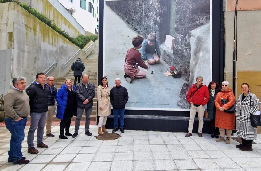 Noticias de Cantabria | El Cántabro | Fernández de Isla estrena un mural fotográfico que homenajea el juego infantil en los barrios