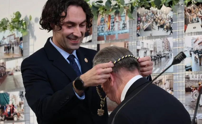 Noticias de Cantabria | El Cántabro | FERMÍN MOLINO, NOMBRADO HIJO PREDILECTO DE ASTILLERO ANTE CENTENARES DE VECINOS