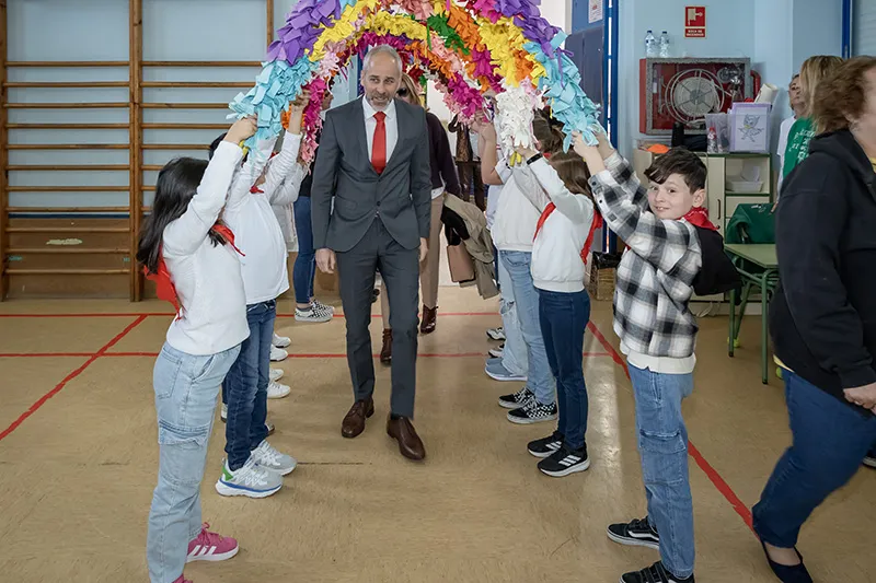 Noticias de Cantabria | El Cántabro | Silva asiste a una nueva edición del programa 'El folklore en el colegio' en el que participan un total de diez centros educativos de Cantabria