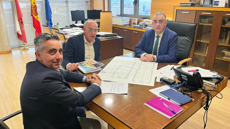  Fomento ejecutará el proyecto para acondicionar las antiguas escuelas de Pesquera en viviendas de protección oficial