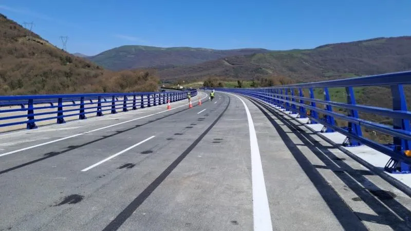  Transportes reabre al tráfico la calzada sentido Santander del viaducto de Hía en la A-67 tras finalizar su reparación