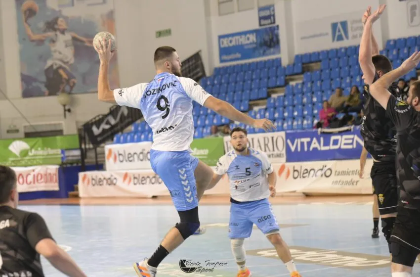 Noticias de Cantabria | El Cántabro | El Blendio Sinfín Santander suma una nueva victoria en Zarautz (32-33) y acaricia la clasificación para el play-off
