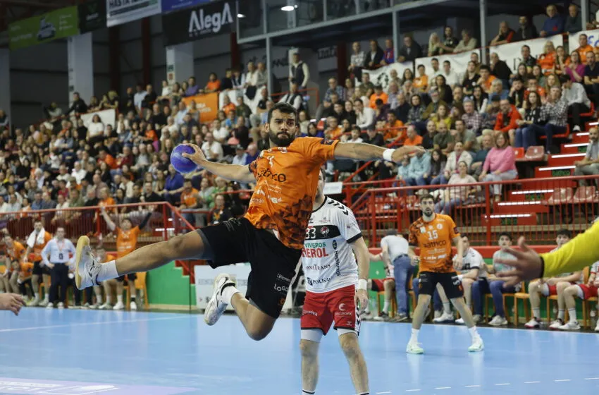 El Bathco BM Torrelavega se juega seguir soñando en Guadalajara en la jornada 26 de la Liga Plenitude