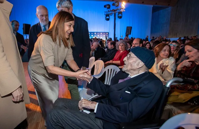 Noticias de Cantabria | El Cántabro | El Gobierno aprueba conceder la Medalla de Oro de Cantabria a Álvaro Pombo, “un acto de justicia y homenaje de su tierra natal” a “uno de los grandes”