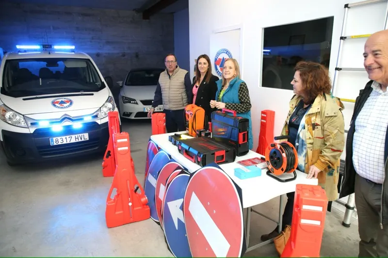 El Gobierno de Cantabria entrega nuevo material y equipamiento a la agrupación de Protección Civil de San Vicente de la Barquera
