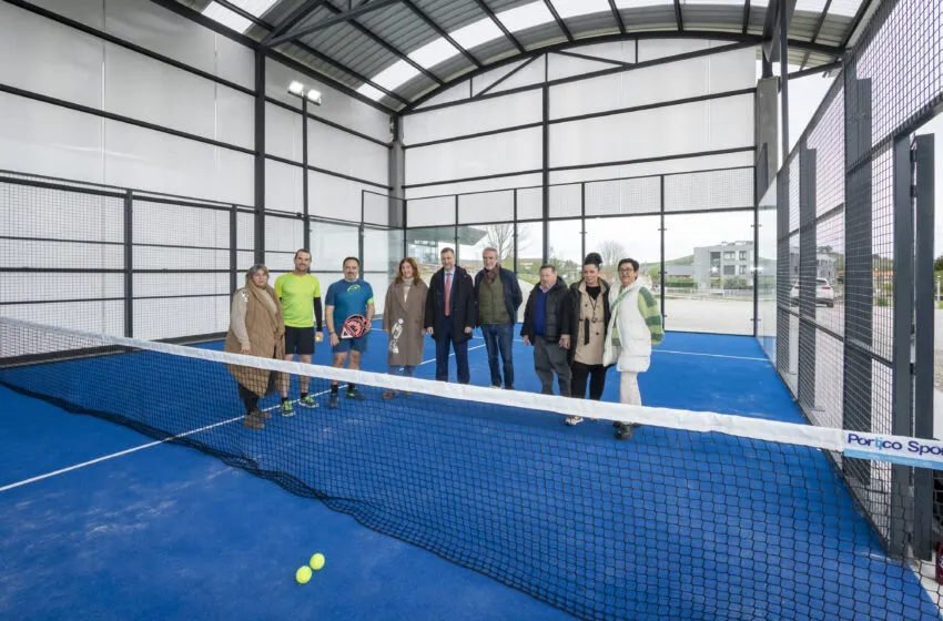 Martínez Abad visita las nuevas pistas de pádel de Requejada, que cuentan con una subvención del Gobierno de 75.000 euros