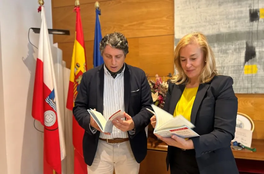Noticias de Cantabria | El Cántabro | González Revuelta y el historiador Alfredo Alonso presentan el tercer número de la colección ‘Cuadernos de San Rafael’