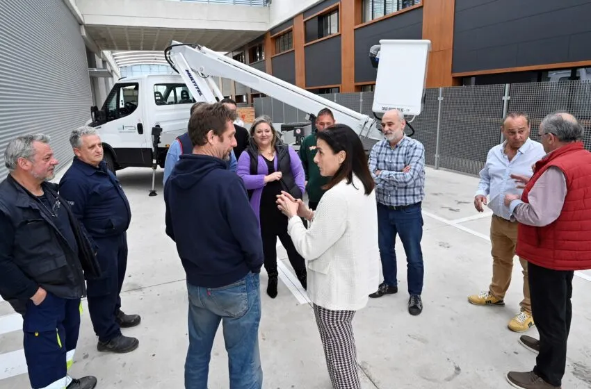 Noticias de Cantabria | El Cántabro | Los Talleres Municipales amplían su equipamiento con un camión con plataforma elevadora