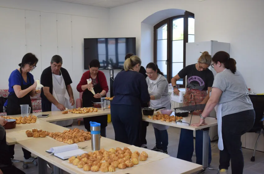Noticias de Cantabria | El Cántabro | Vecinos desempleados de larga duración de Piélagos adquieren nociones básicas de repostería para mejorar su empleabilidad
