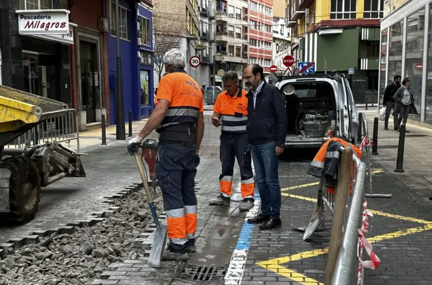  La concejalía de Obras Públicas ejecuta arreglos del firme en Lasaga Larreta