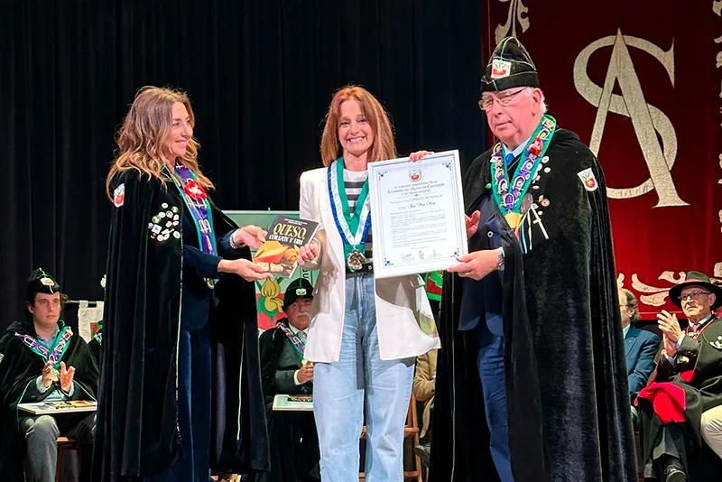 Noticias de Cantabria | El Cántabro | La directora de Cantur, Inés Mier, nombrada cofrade de honor de la Cofradía del Queso de Cantabria