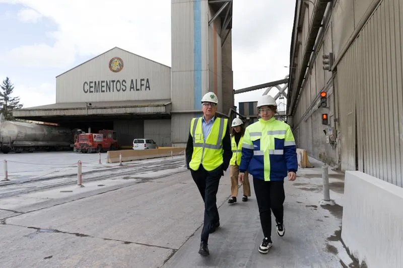 Noticias de Cantabria | El Cántabro | Arasti asegura que la reactivación del desarrollo eólico de Cantabria contribuirá a impulsar los planes estratégicos de Cementos Alfa en Mataporquera