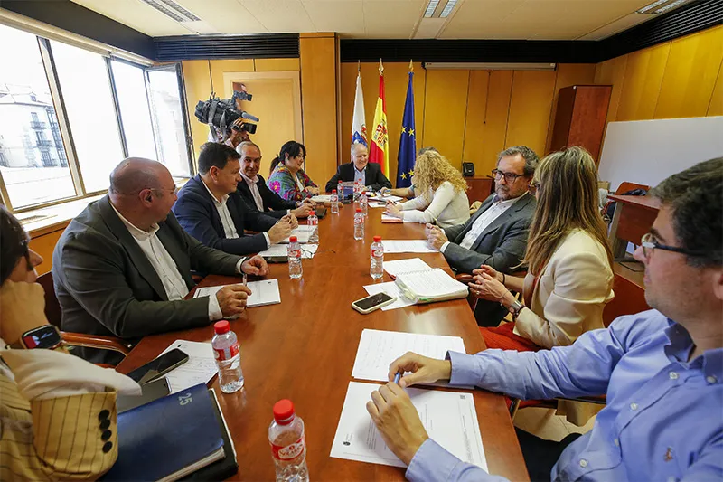 Noticias de Cantabria | El Cántabro | El Gobierno de Cantabria mejorará la empleabilidad de las personas trabajadoras en el sector industrial con dificultades para encontrar empleo