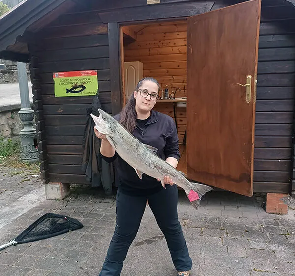 Noticias de Cantabria | El Cántabro | Pescado esta mañana en el río Pas el 'campanu' de Cantabria