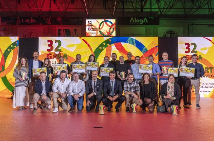  Mohamed Attaoui recibe el Premio al Mejor Deportista en la 32 Gala del Deporte de Torrelavega