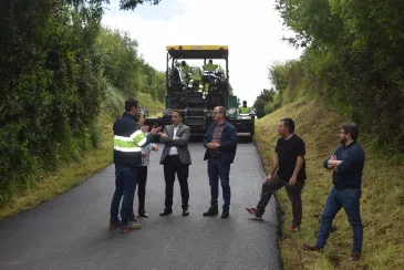 Noticias de Cantabria | El Cántabro | El Ayuntamiento de Piélagos mejora la pavimentación entre los barrios de Llejo y Mies del Valle en Oruña, atendiendo una demanda vecinal histórica