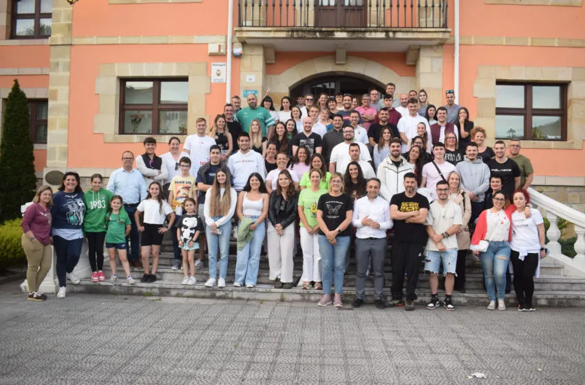 Noticias de Cantabria | El Cántabro | Un desfile ambientado en los años 60 y una gincana de obstáculos, grandes novedades en las Fiestas de San Antonio 2025 para las Peñas #Piélagosentretod