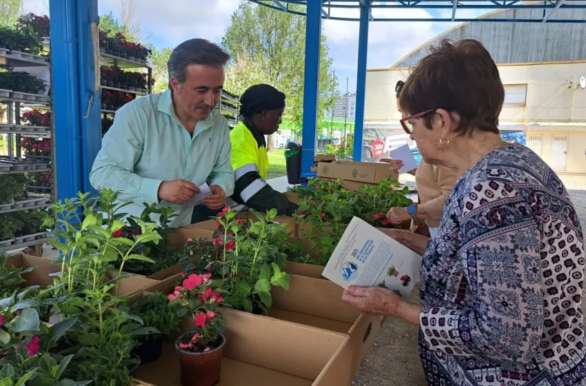  Camargo acomete la segunda fase de la Campaña de Repoblación Forestal con el reparto de más de 4.200 flores y plantas aromáticas