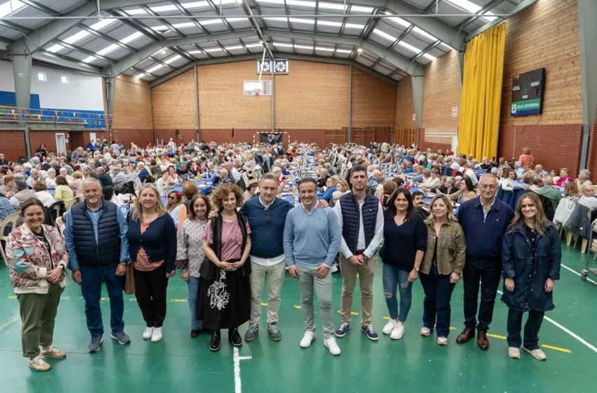  Un total de 600 camargueses participan en la excursión popular a Liérganes organizada por el Ayuntamiento