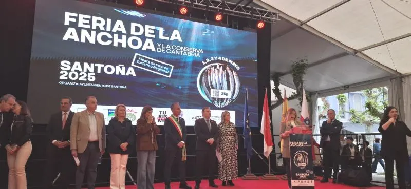  Gómez de Diego reivindica al sector conservero en el arranque de la XXV Feria de la Anchoa de Santoña
