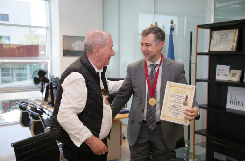 Noticias de Cantabria | El Cántabro | Turismo firma un nuevo protocolo de colaboración con la OMTE para la promoción de las rutas a caballo