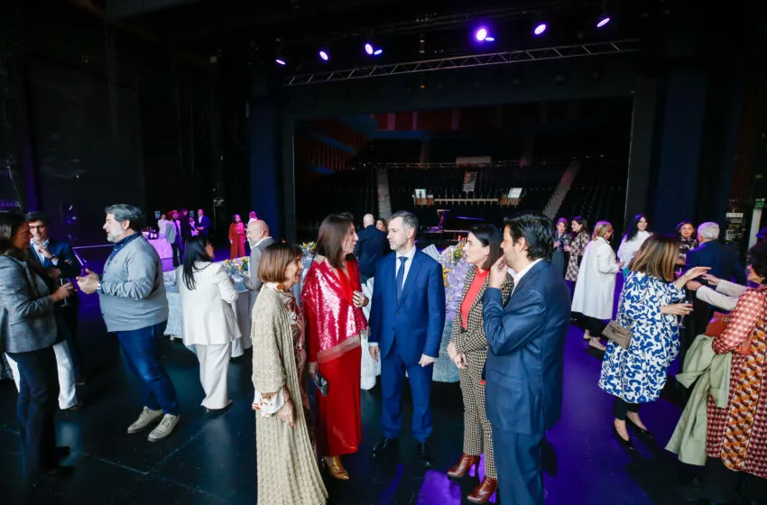 Noticias de Cantabria | El Cántabro | Martínez Abad recibe a los participantes del IV Congreso Internacional Tiempo de Arte