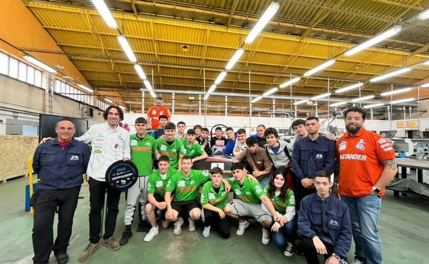 EL IES NUETRA SEÑORA DE LOS REMEDIOS DE GUARNIZO SE CORONA EN EUSKELEC Y SE PREPARA PARA REPRESENTAR A ESPAÑA EN LA SHELL ECO MARATHON EN POLONIA