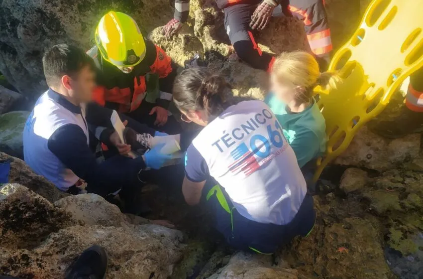 Rescatada una persona herida en el acantilado de la playa de La Virgen del Mar