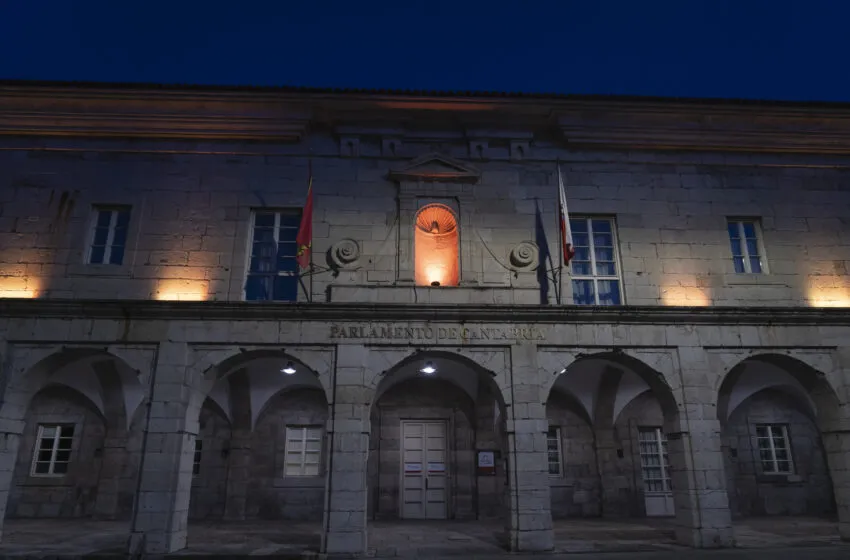 Noticias de Cantabria | El Cántabro | El Parlamento de Cantabria se ilumina de naranja por el Día Nacional de la Epilepsia