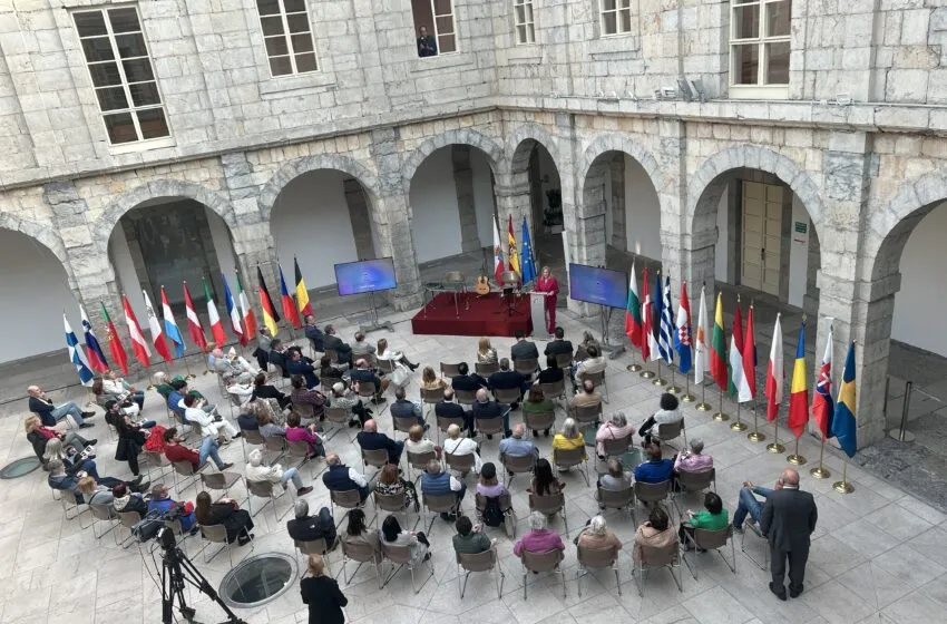 Noticias de Cantabria | El Cántabro | El Parlamento de Cantabria celebra el Día de Europa con un homenaje al guitarrista Nicolás Alfonso
