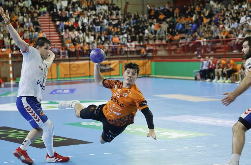 Recital naranja con susto final: el Bathco BM Torrelavega se impone al Fraikin BM Granollers (35–34) en un vibrante duelo