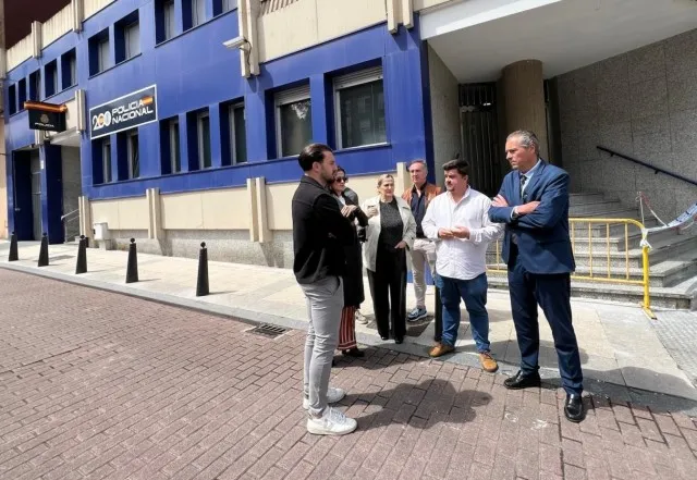  El PP de Torrelavega califica de “tercermundista” las instalaciones de la comisaría de policía local de Torrelavega y anuncia un pleno extraordinario