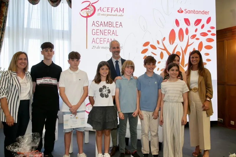 Noticias de Cantabria | El Cántabro | Silva destaca el valor educativo del programa 'Empresa familiar en las aulas', que este año ha contado con la participación de 700 estudiantes de 20 centros