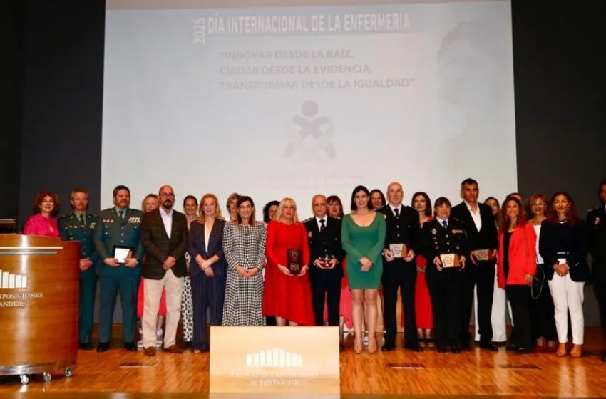 Noticias de Cantabria | El Cántabro | Buruaga asegura que los profesionales de enfermería son "la fuerza del cambio" hacia un modelo asistencial centrado en el paciente y aboga por el fortalecimiento de sus competencias