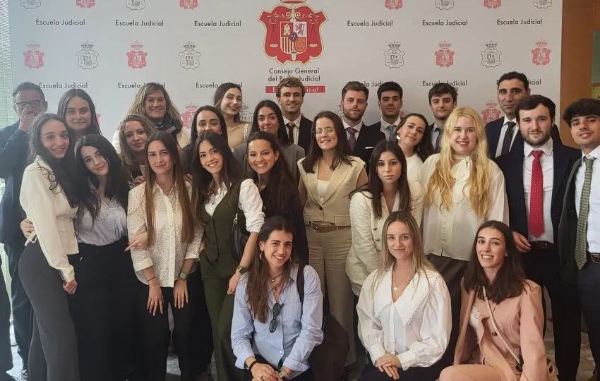 Noticias de Cantabria | El Cántabro | Así se preparan los abogados del futuro: lo que vivieron estos alumnos en Barcelona te sorprenderá