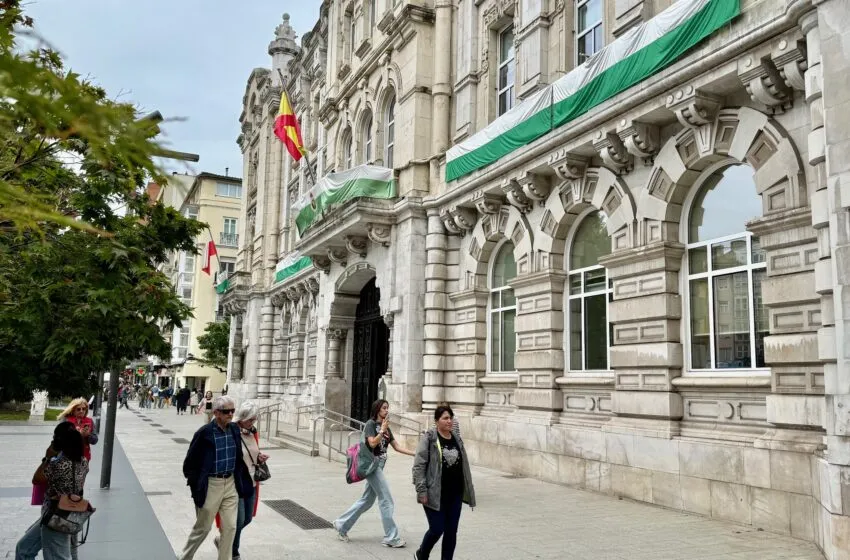 Noticias de Cantabria | El Cántabro | El Ayuntamiento de Santander se viste de verdiblanco en apoyo al Racing