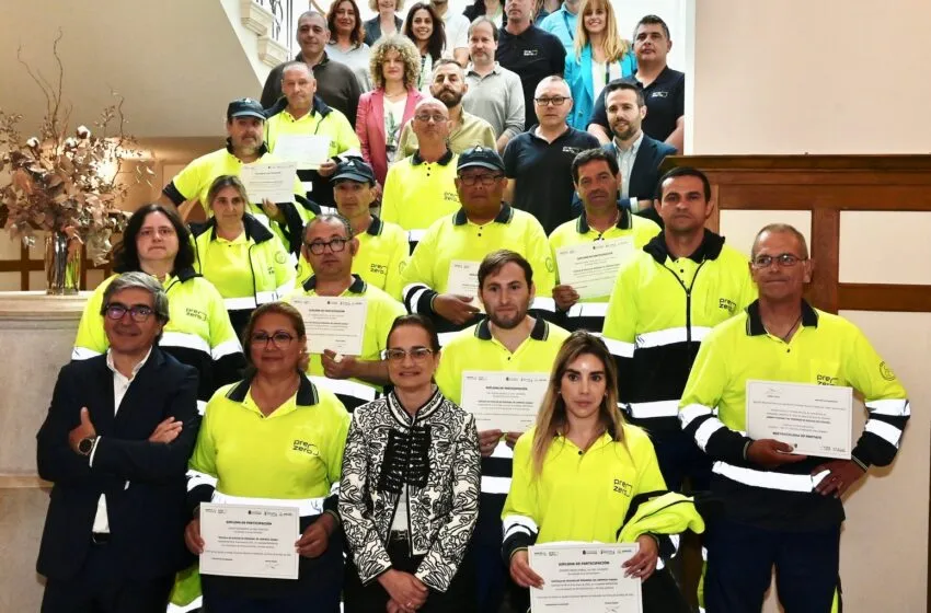 Noticias de Cantabria | El Cántabro | Clausurada la Escuela de Oficios que ha formado a 15 personas en limpieza viaria